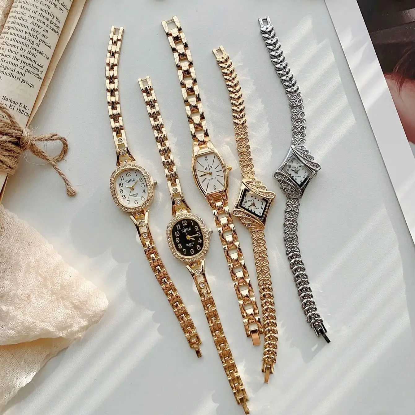 Luxury Oval Diamond Inlaid Bracelet Wrist Female Fashion Quartz Clock esXJ251021