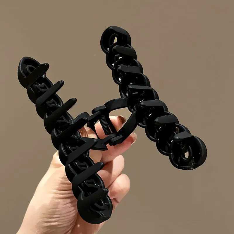 Fashion Braided Twist Hair Claw Women Black Color Crab Hair Clip Korean Elegant Geometric Hairpin Girl Hair AccessoriesW254021