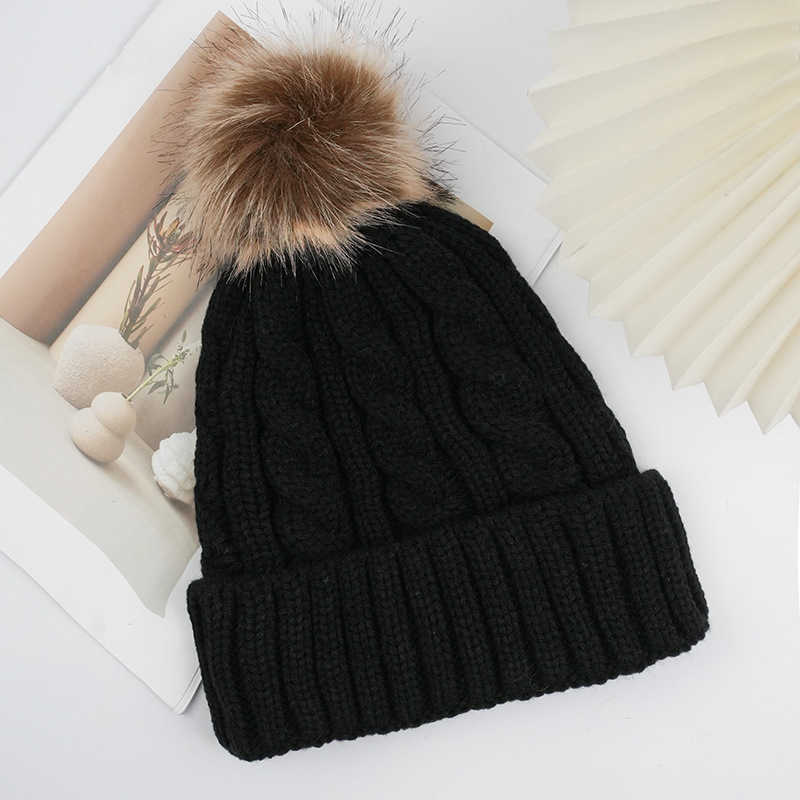 Autumn Winter Twisted Gray Ball Yarn Knitted Hat New Fashionable Warm Versatile Ear Protection Yarn Hat H251020