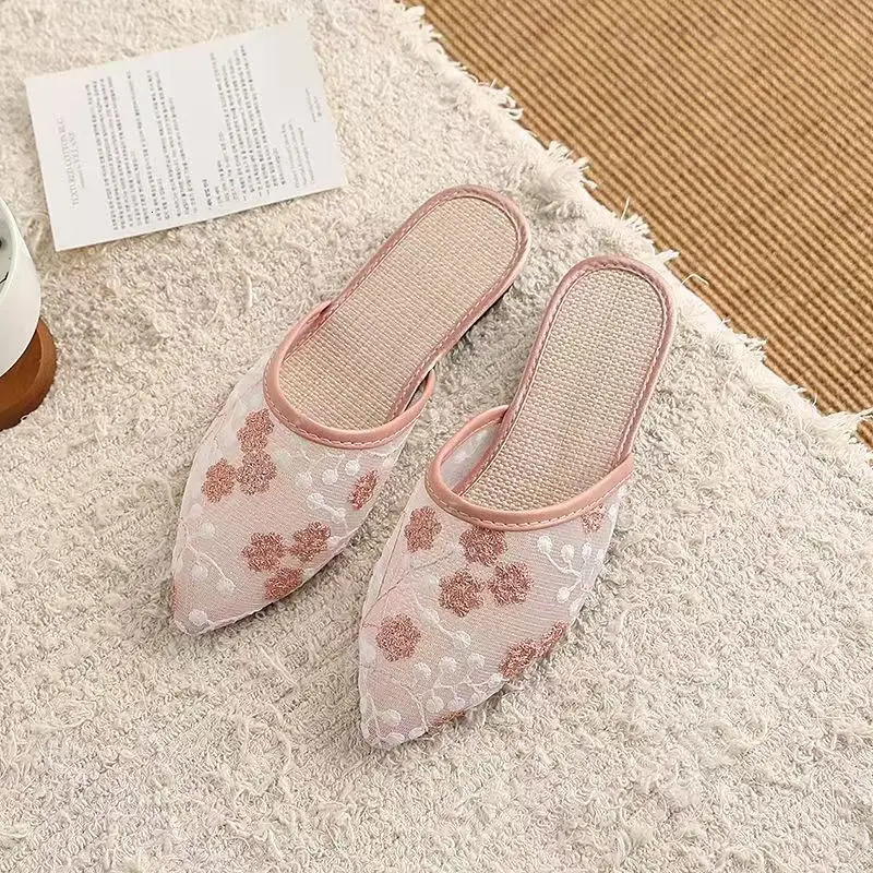 Chinese style embroidered pointed slippers 251011