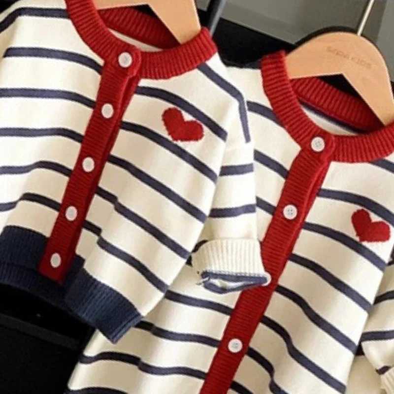 2025 Knitted Cardigan Coat for the Whole Family Christmas Children Autumn Sweater ThreeLine Pattern Love ForeignStyle Clothes L251021ZYVW