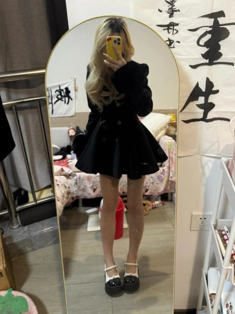 Winter Hepburn Black Fur Collar Woolen Coat French Style Vintage Blends Slim Midlength Outwear Elegant Lolita Warm Outfits 251017