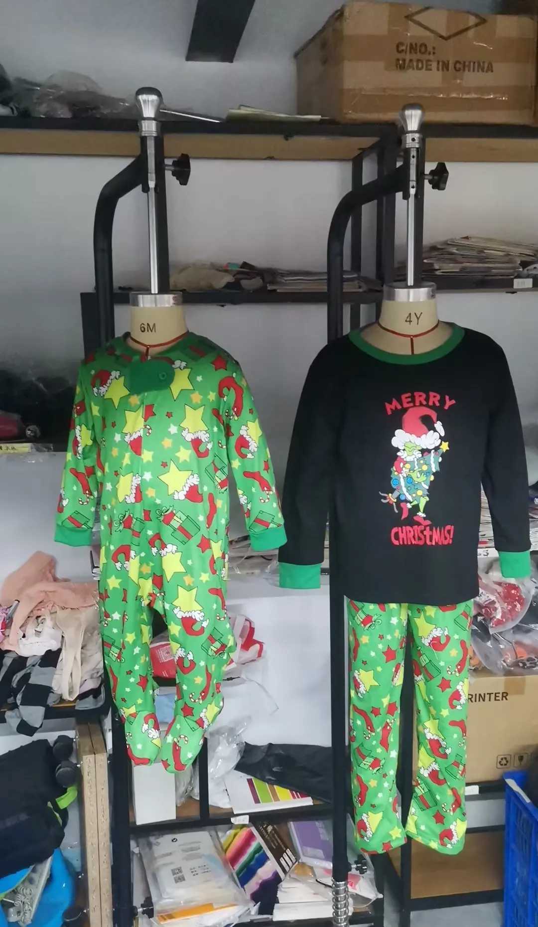 Christmas Pajamas for Family Long Sleeve Cartoon Print Tops Trousers Set Winter Holiday Sleepwear L251021UF0U