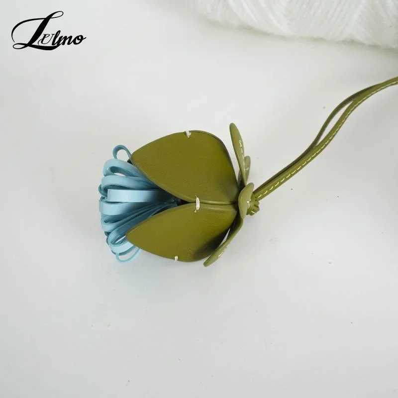Flower Tassel Ball Bag Charm Leather Pendant Luxury Fashion HighGrade Flower Car Pendant Decoration Bag Accessories W251021