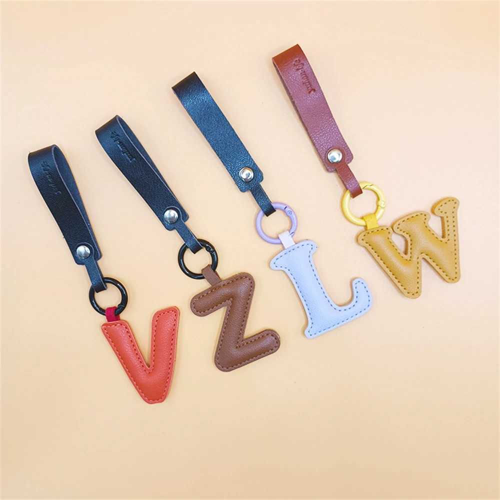 PU Leather 26 Letter Keychain Simple AZ Initials Keyring for Women Unisex Bag Car Phone Pendant Luggage Lanyard Accessories W251021