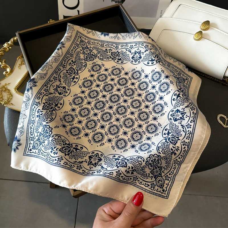 Luxury Paisley Print Womens Satin Square Scarf Ladies Imitation Silk Scarf Breathable Windproof Fashion Accessory W251021