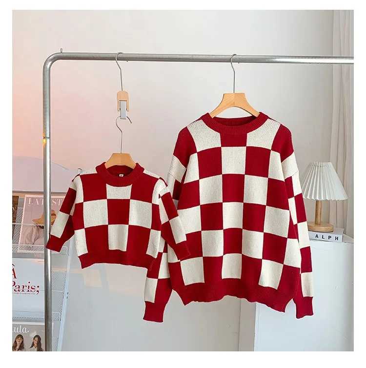 Parent Child Autumn Winter Knitwear Top Family Matches Plaid Knitting Mother Dad Childrens Clothes Fashion Checkerboard Sweater L251021SKV9