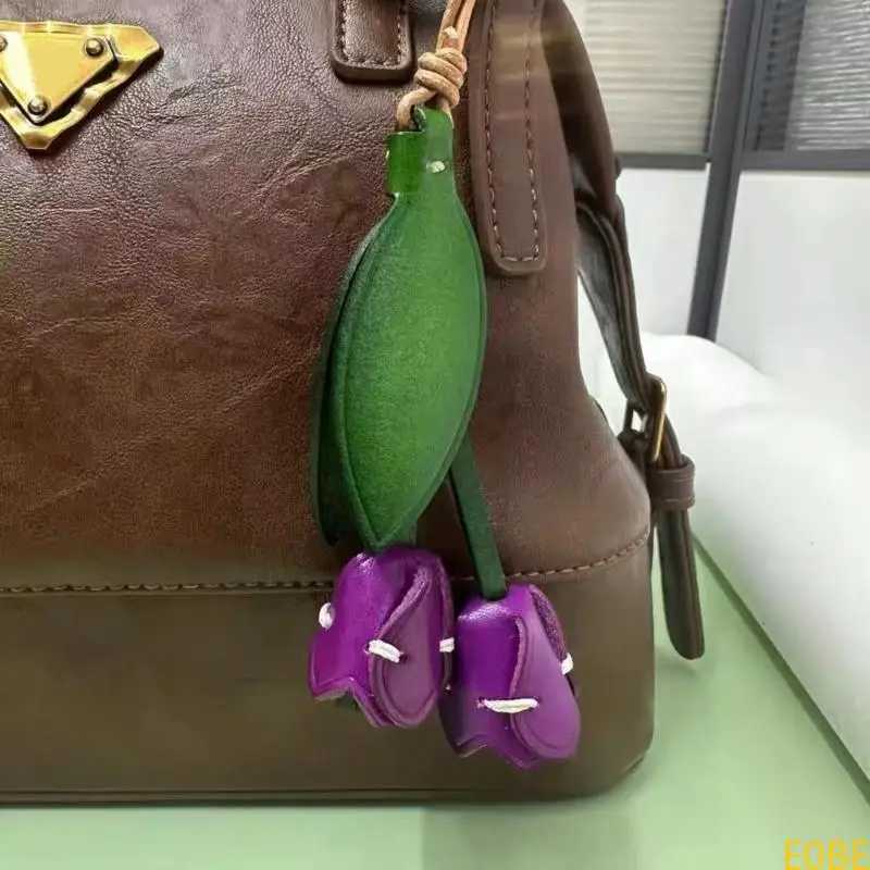 E0BE Stylish Flower Leather Accessory Handmade Leather Flower Adornment Key Rings Pendant Accessory For Versatile Use W251021