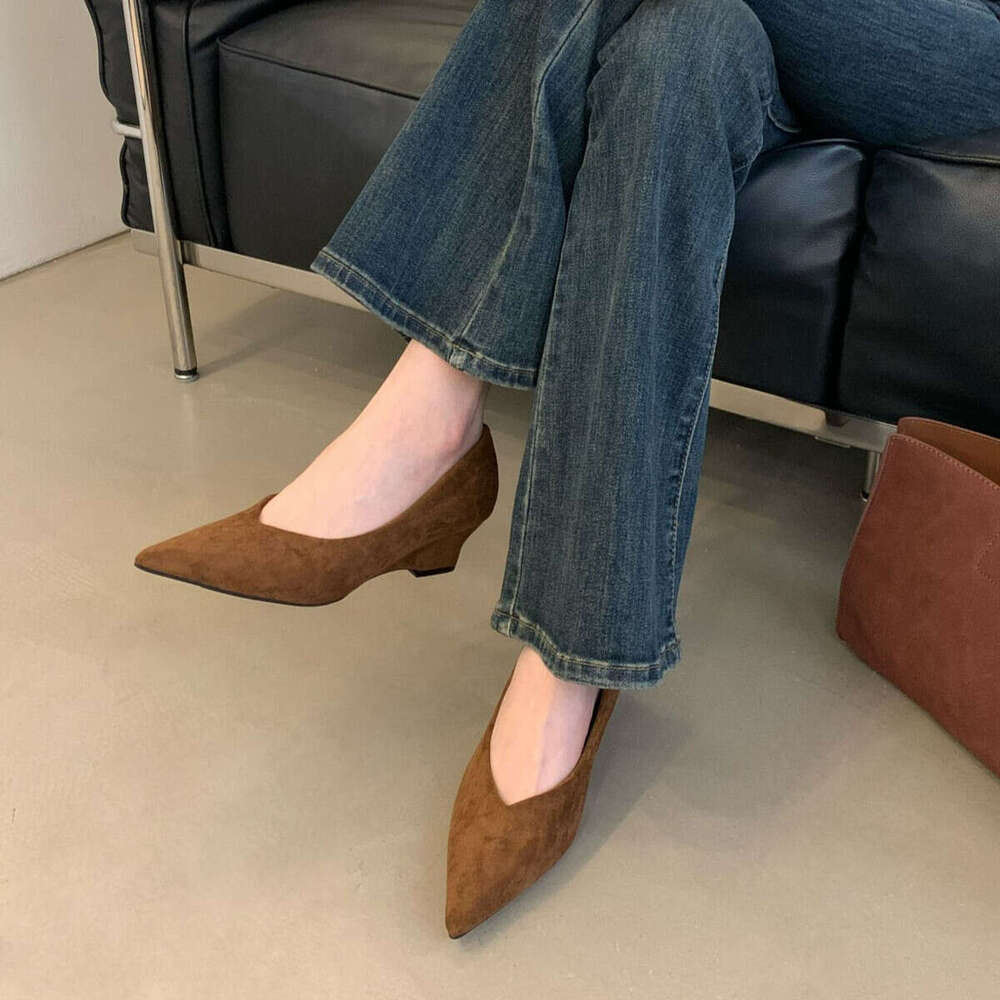 French Style Black Low Heel for Women Wedge Shoes Professional Designer Shoe New V-Neck Commuter Suede Pointed Toe Flats