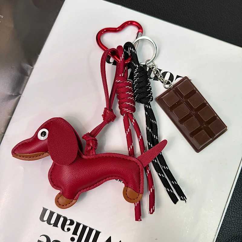 Vintage Brown Autumn And Winter Leather Sausage Dog Chocolate Suitable For Mobile Phone Bags Keychains Mens And Womens Pendants J251121