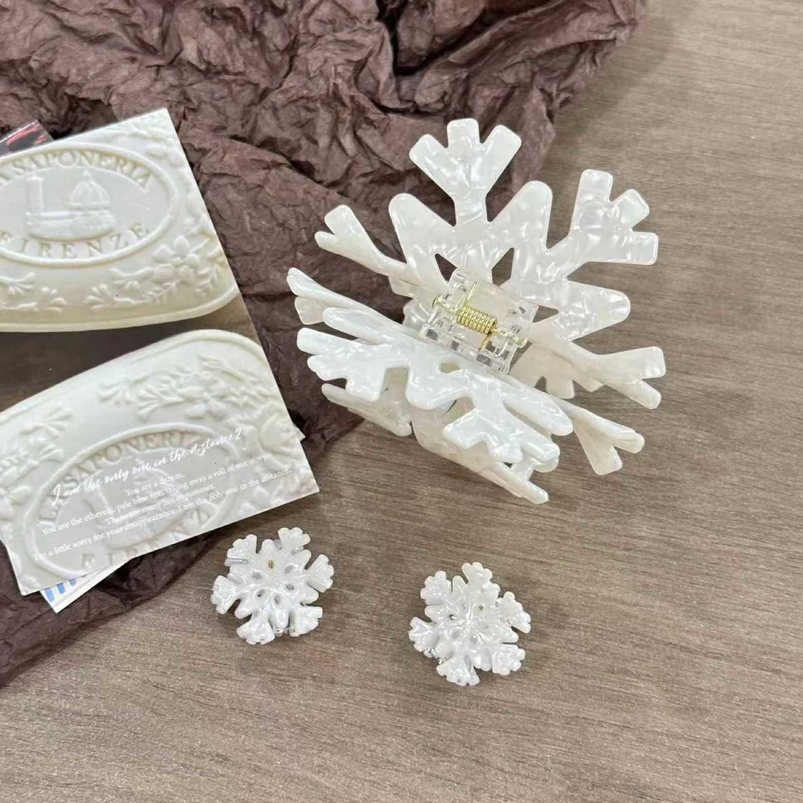NEW Christmas Snowflake Acrylic Hair Claw Winter Romantic Snowflake Hair Claw Clips for Women Girls Hair AccessoriesW254021