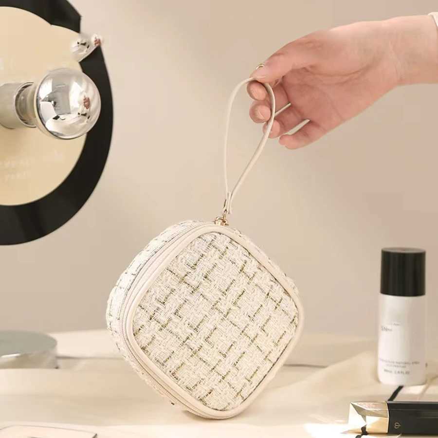 Portable Luxury Style Small Square Cosmetic Bag Sanitary Napkin Storage Bag Handheld Hygienic Purse Fashionable Makeup PouchW251021