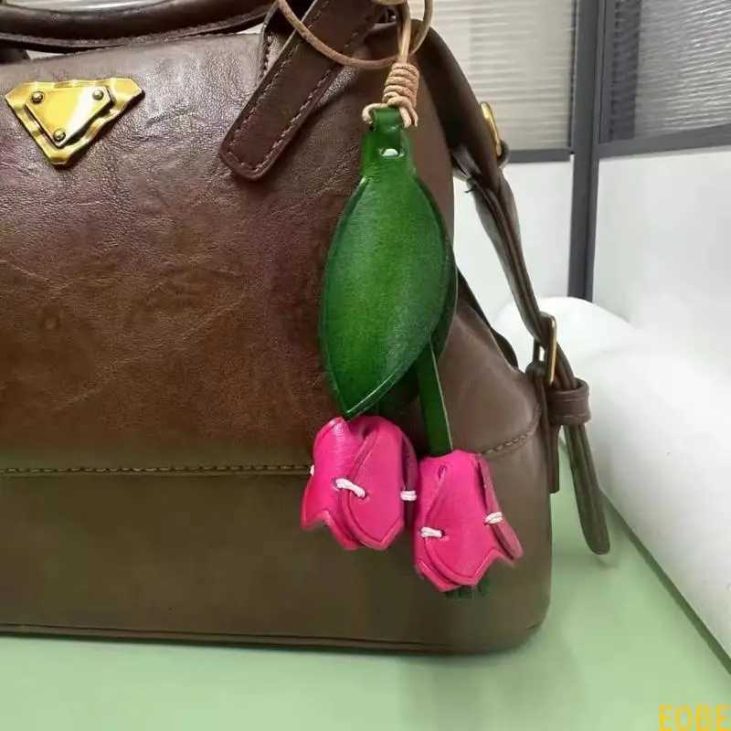 E0BE Stylish Flower Leather Accessory Handmade Leather Flower Adornment Key Rings Pendant Accessory For Versatile Use W251021