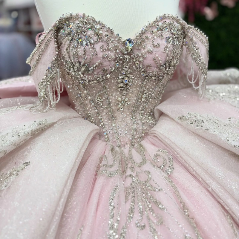 Light Pink Shiny Quinceanera Dresses Ball Gown Off The Shoulder Applique Lace Beading Crystal Bow Tull Sweet 16 Dress Vestidos De 15 Anos