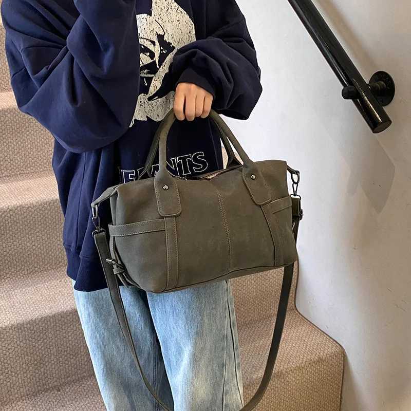 Korean retro large capacity womens bag 2024 new fashion frosted tote bag travel work handbag Z251018