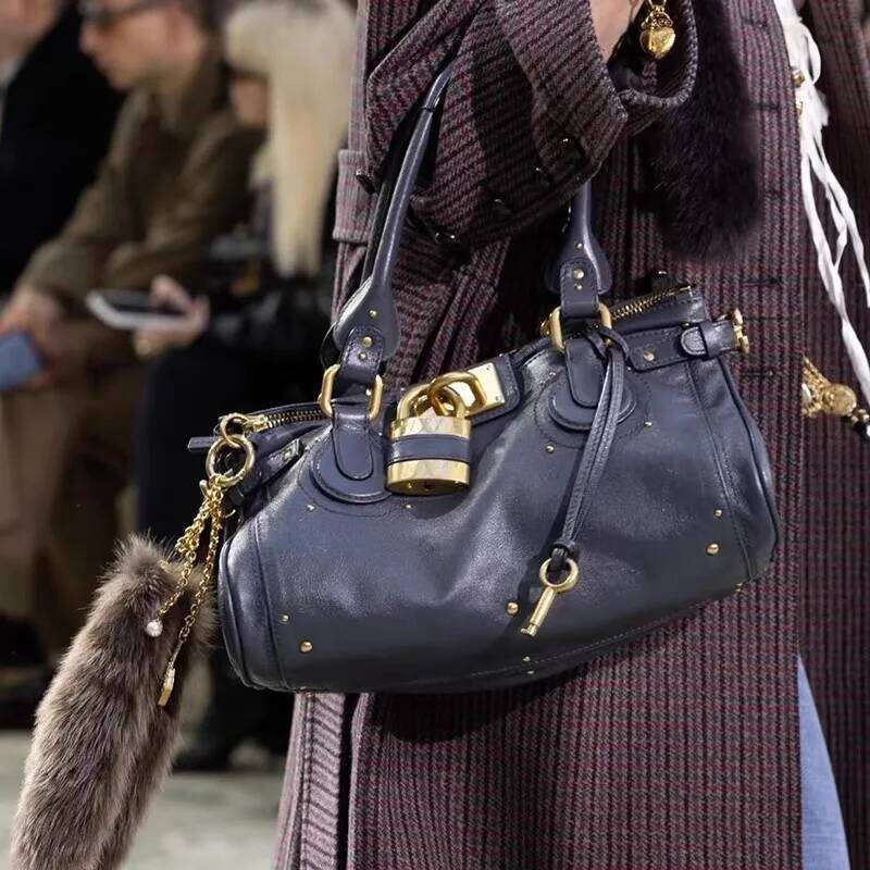 Women's Rivet Retro Street Motorcycle New Lock Buckle Design Underarm Bag Female Large Boston Hobos Business Handbag