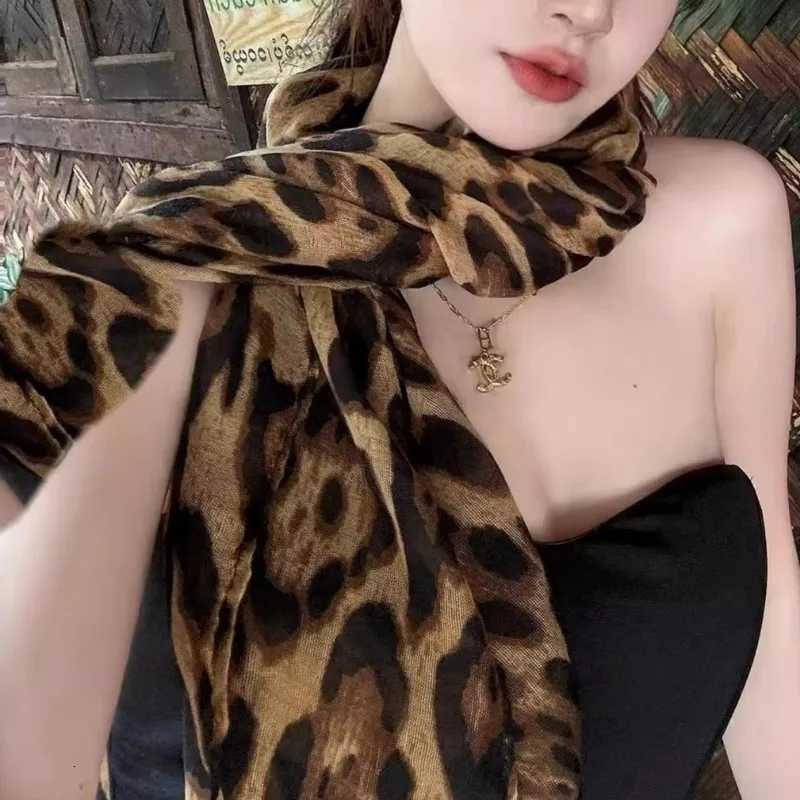 Wen Fashion Soft opard Print Scarf Vintage Chiffon Wrap Harajuku Scarves Shawl Thin Summer Spring Casual Sexy Egant ScarfW251021