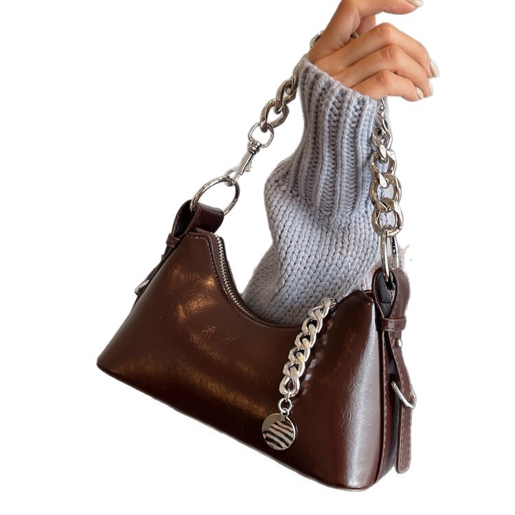 Fashion Chain Crossbody Bag Autumn And Winter New Women's Shoulder Bag Solid Color Minimalist Designer Bag Armpit Bag Pleated Texture Luxury Hand