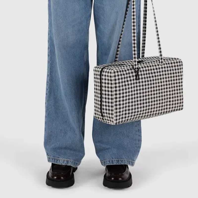 Light Luxury Brand Tote Bag Fashionable Advanced Simple Casual Handbag Large Capacity Commuter Nylon Solid Color Shoulder BagW251021