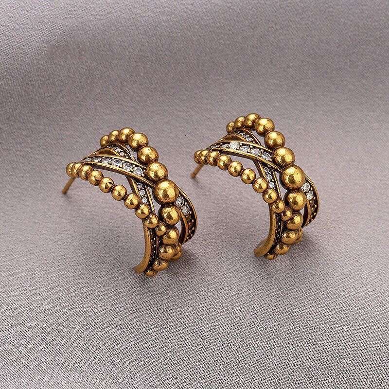 New Personality Designer High-end Feel Light for Women Fashionable Elegant Versatile Design Statement Earrings