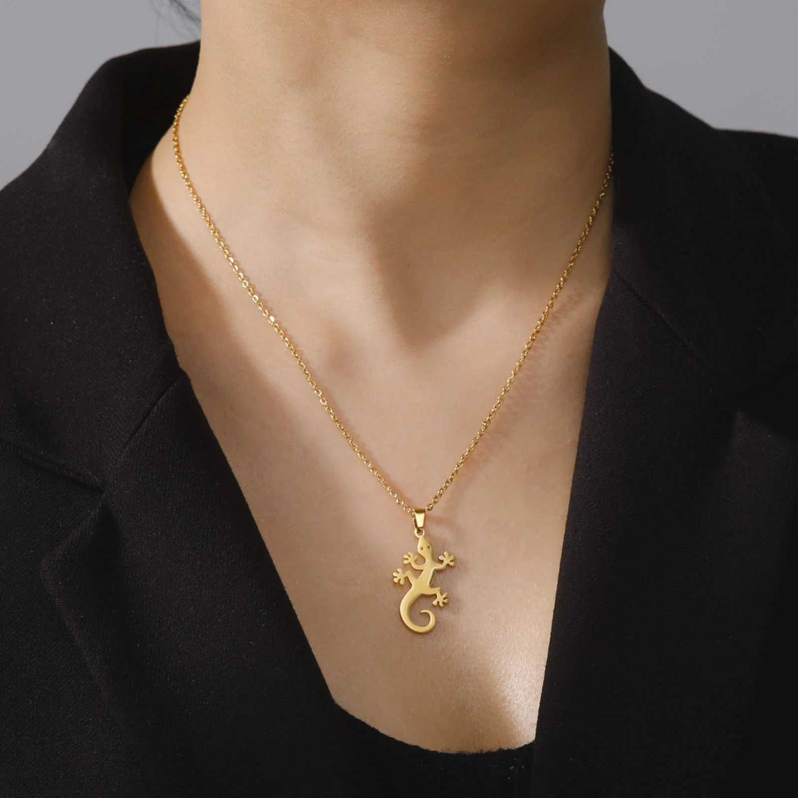 Unift Lucky Lizard Gecko Necklace for Women Stainless Steel Chain Necklace Fashion Wildlife Reptile Jewelry Salamander Pendant XJ250717