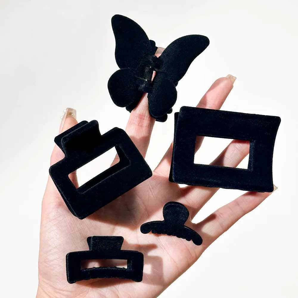 Black Velvet Large Hair Claws Clips Crab Hair Clamps Women Girls Retro Geometric Ponytail Hair Barrettes Hair Accessories WinterW254021
