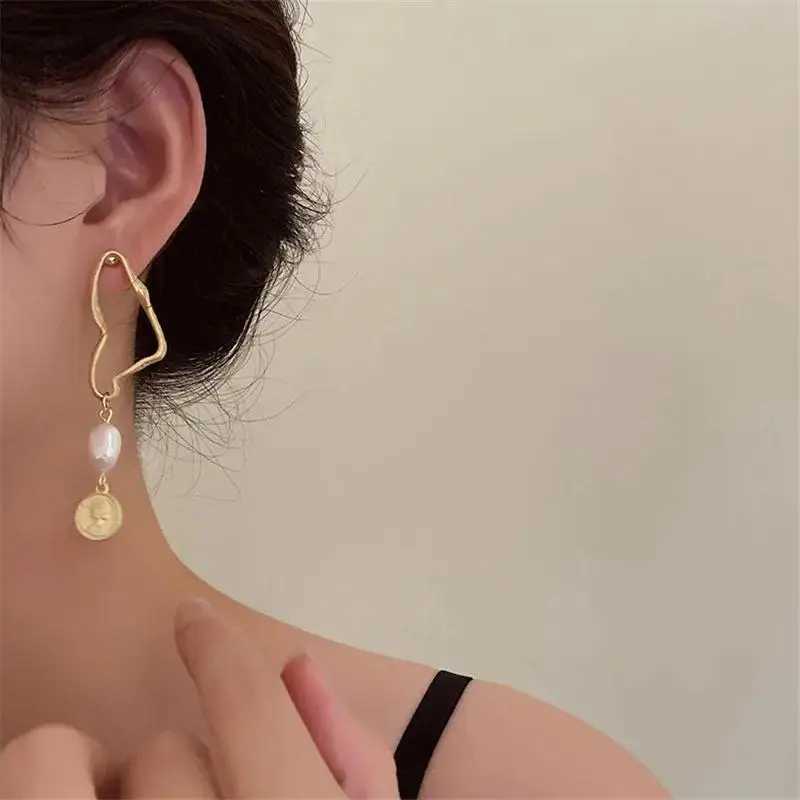 1Pair Hollow Irregular Shape Faux Pearl Decor Asymmetric Dangle Earrings Simple Y2K Style Creative Female Jewelry J251021