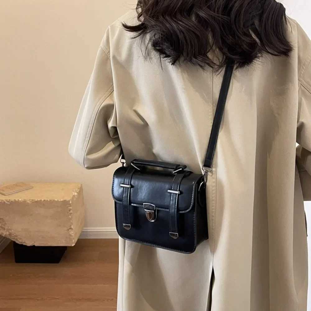 Girls Hundred Retro Small Square Bag Female Students Simple Crossbody College Style Shoulder Handbag Metal Lock Buckle DecoratioXJ251021