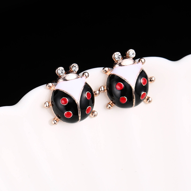Designer earrings diamond earrings Retro fashion cute seven star ladybug earrings with a niche design sense free shipping