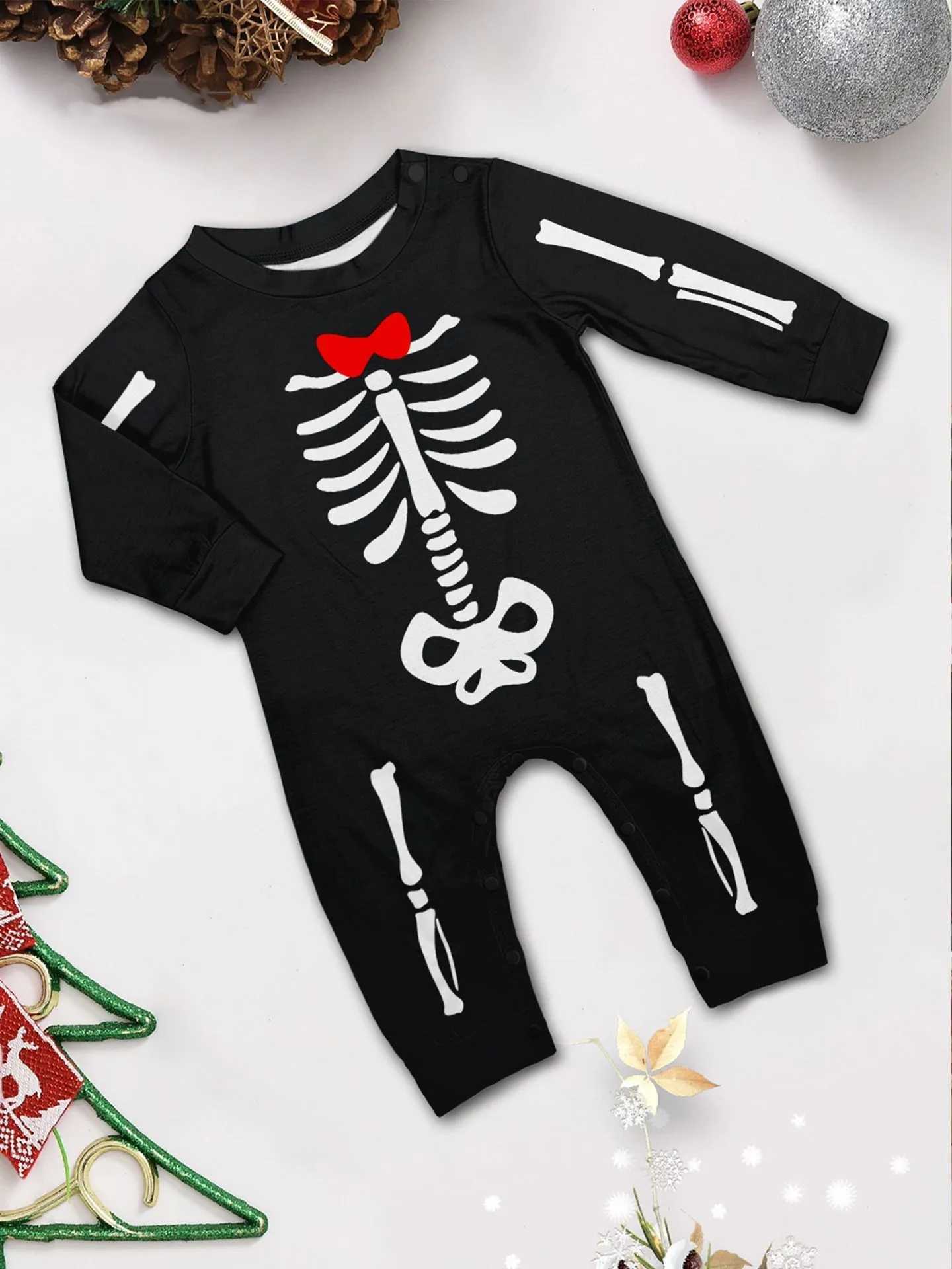 2025 New Skeleton Print Family Matching Pajamas Set Mom Dad Kids 2 Pieces Suit Baby Romper Homewear Halloween Party Look Pajama L2510215HVU