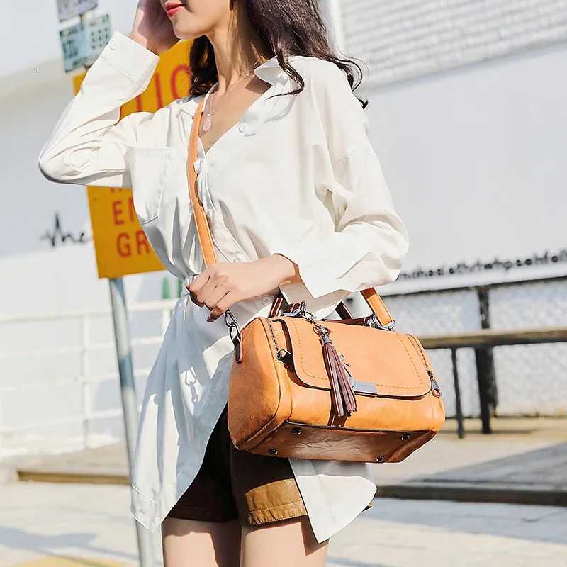 Vintage Style Womens Handbag Pillow Shaped Crossbody Shoulder Bag Easy Match Soft PU Leather Polyester Fiber Lining Zipper Clos Z251018