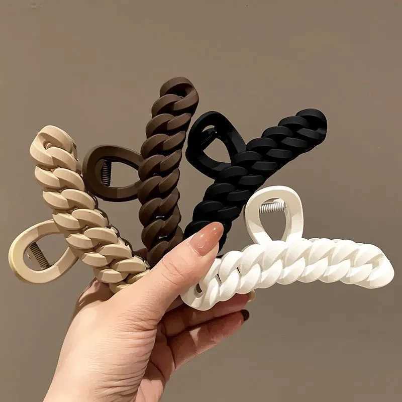 Fashion Braided Twist Hair Claw Women Black Color Crab Hair Clip Korean Elegant Geometric Hairpin Girl Hair AccessoriesW254021