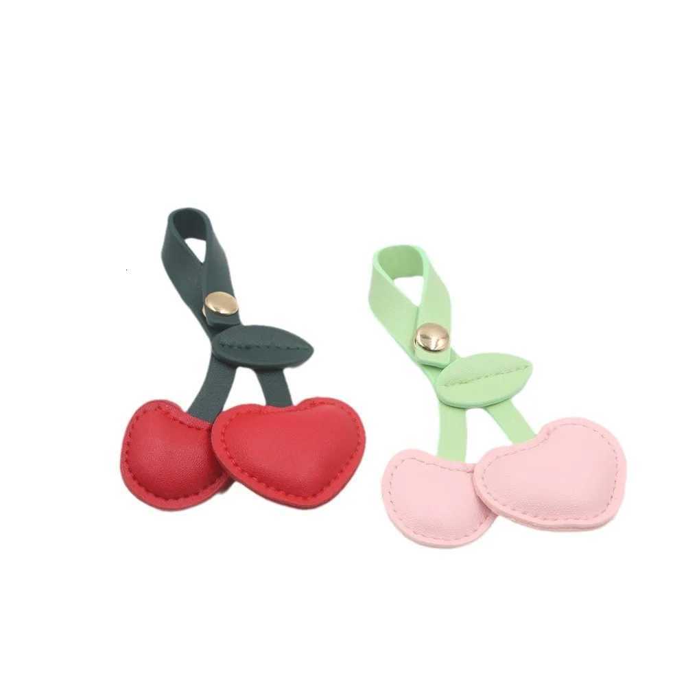 New Countryside Style Cherry Leather KeyChain For Women Bag HighEnd Pendant Cherry Retro Versatile Bag Key Chain Pendant Gift W251021