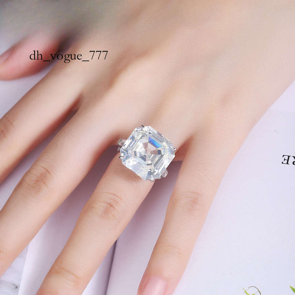 High Quality Asher Cut Three Stone Moissanite Jewelry Pure White Gold Engagement Ring