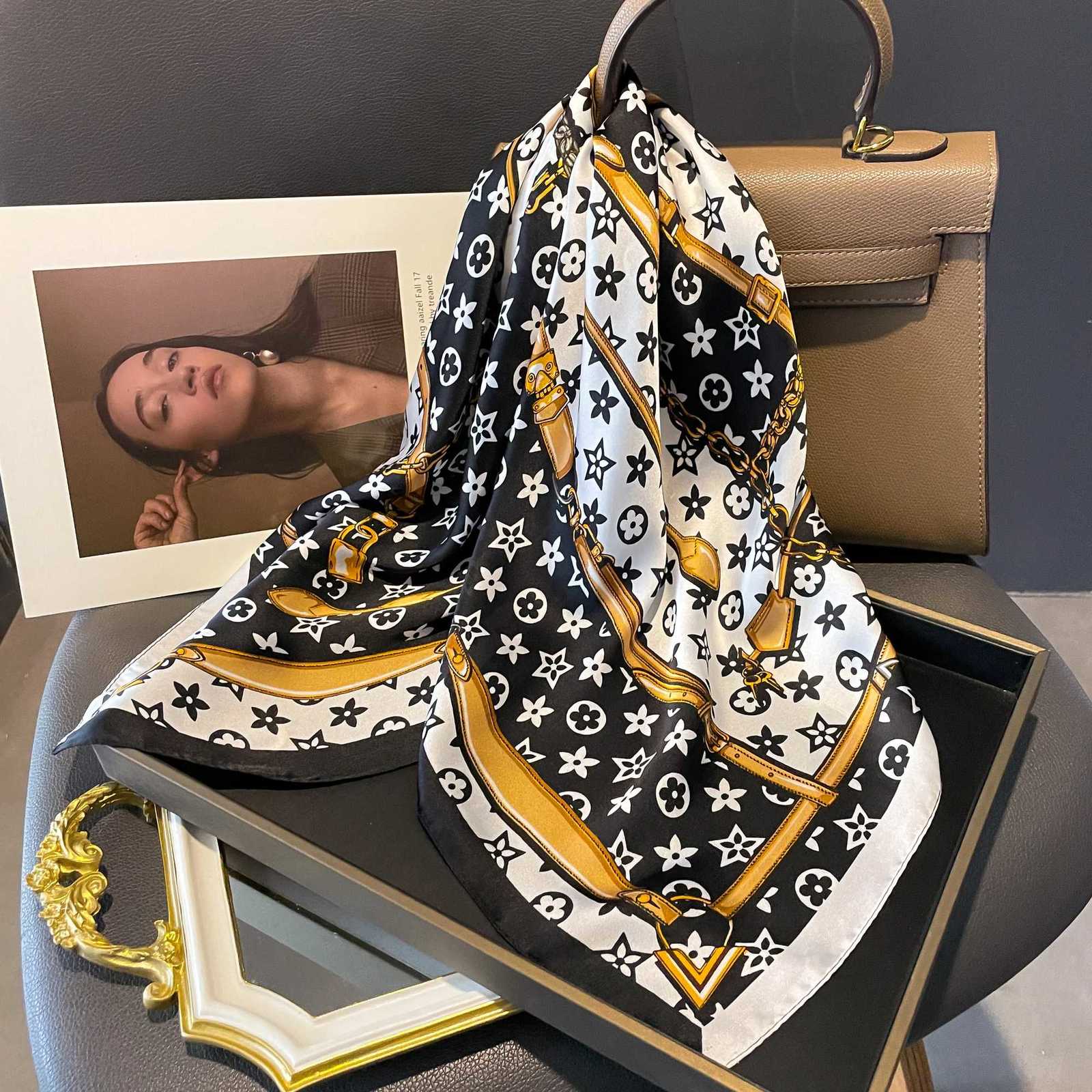 Fashion Scarves for Wen Shawl Print Silk Satin Hijab Scarf Fa Bandana 7070cm Luxury Brand square Shawls Scarfs For LadiesW251021