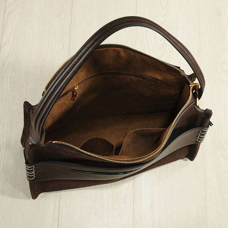 2025 Retro Light Premium Classic Matte Leather Design Feeling Large Capacity Shoulder Portable Commuter Bag