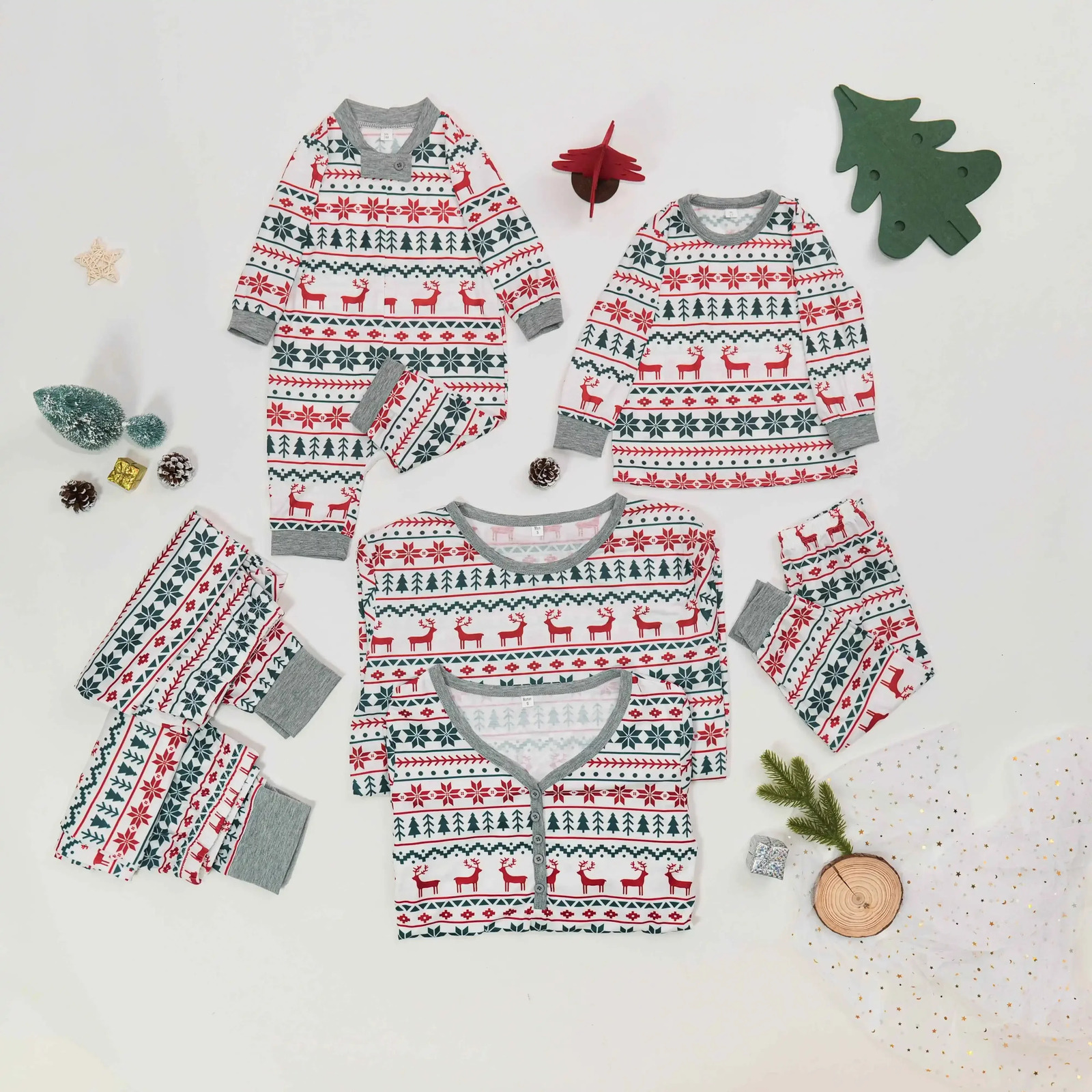 Family Christmas Matching Pajamas Set Years Clothes Parentchild 2 Pieces Suit Homewear Baby Romper Soft Cute Pjs Xmas Look 251021