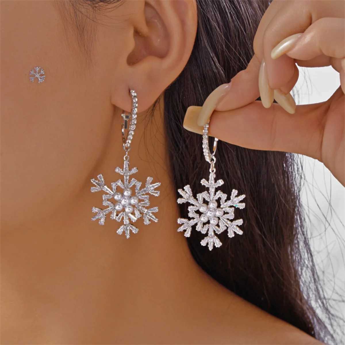 Holiday Snow Flower Drop Earrings Sparkling Zircon Imitation Pearl Snowflake Dangle Earring Christmas Jewelry Gift For Women Men J251021