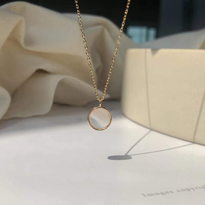 Luxury necklace Four leaf clover necklace for women light luxury versatile niche design high-end feeling collarbone chain accessories trendy Designer 