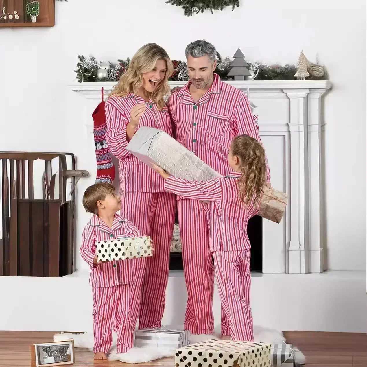Family Christmas Pajamas Set Striped Print Mother Kids Matching Clothes Button ShirtTrousers Children Clothing Xmas Look Pijama L251021OF8J