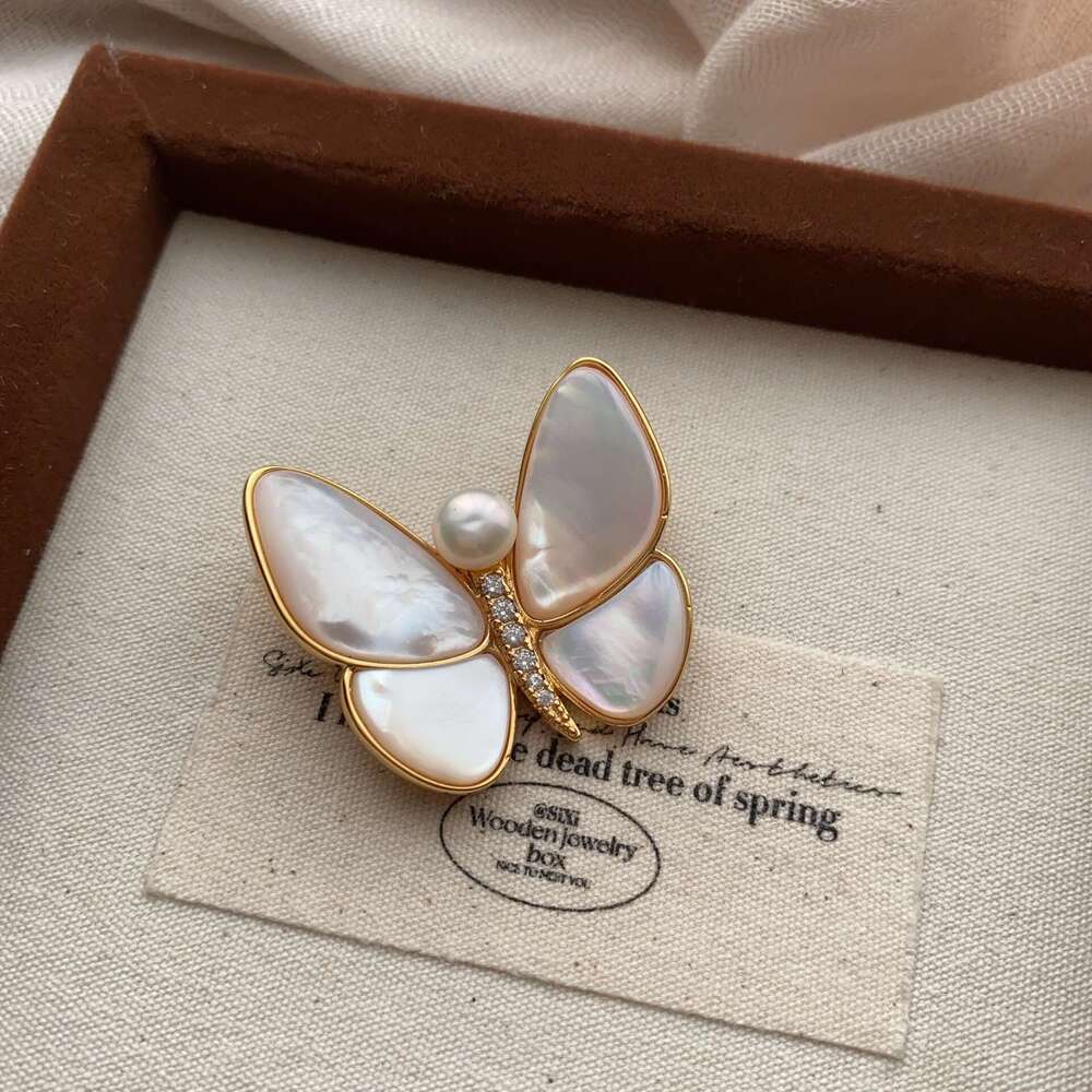 Brooch Designer luxury brooches for Women Copper plated with 18K gold Natural Baroque Pearl Flower Elegant High-end Unique Festival gift
