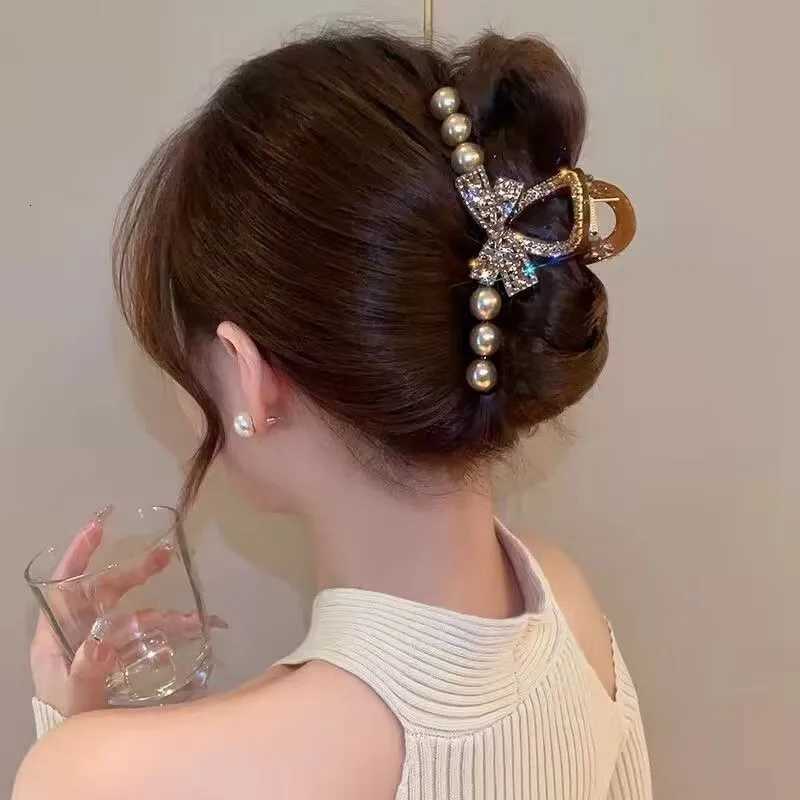 Elegant rhinestone and imitation pearl bow hair clip Womens fashionable resin hair accessory suitable for casual wearW254021