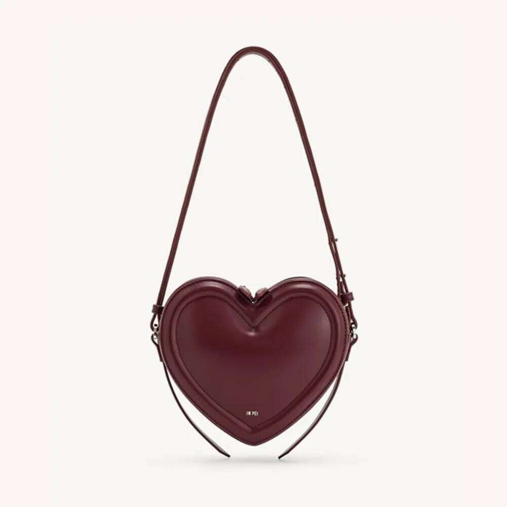 Fashion Heart-Shaped Niche Design Sweet Cool Heart Bag Single Shoulder Crossbody For Women Sac Femme 2025 New 251021
