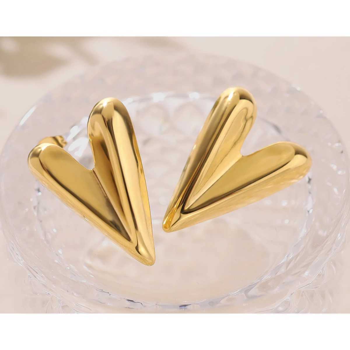 YACHAN 18K Gold Plated Stainless Steel Heart Drop Earrings for Women Vintage Dangle Earring Trendy Waterproof Jewelry J251021