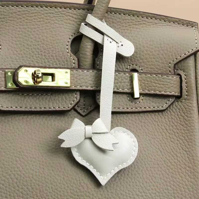 Novelties Rustic PU Leather Love Key Chain Fashion Leading Men and Women Car Bag HEART Key Ring Pendant Jewelry Gift W251021