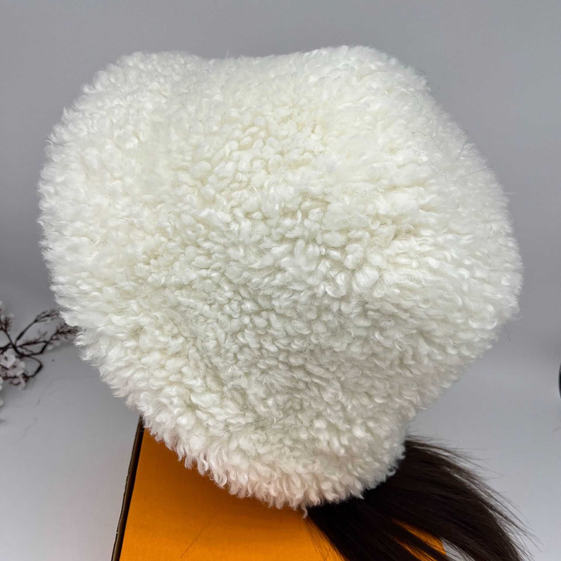 Fashion Lamb Wool Fisherman Hat for Women Thickened and Warm for Autumn and Winter Plush Hat Versatile H251020