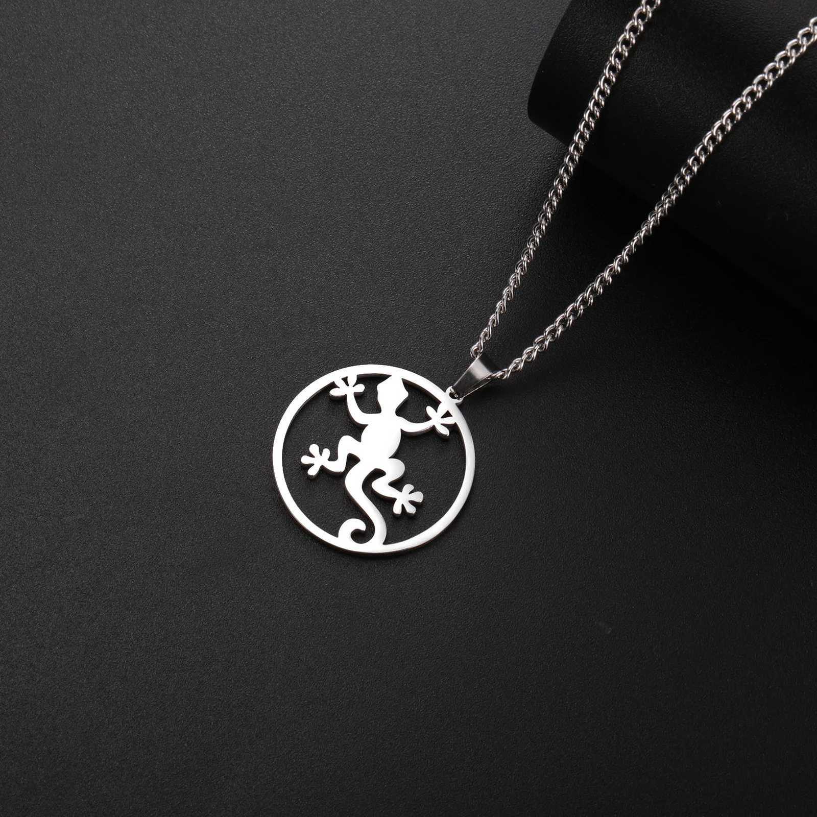 Unift Lucky Lizard Gecko Necklace for Women Stainless Steel Chain Necklace Fashion Wildlife Reptile Jewelry Salamander Pendant XJ250717