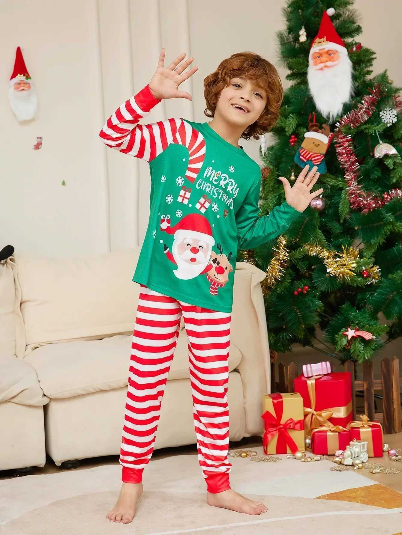 Merry Christmas Print Family Matching Pajamas Set Cartoon Striped Sleepwear Adults Kids Clothing Sets Cute Soft Pyjama Xmas Look L25102154MZ