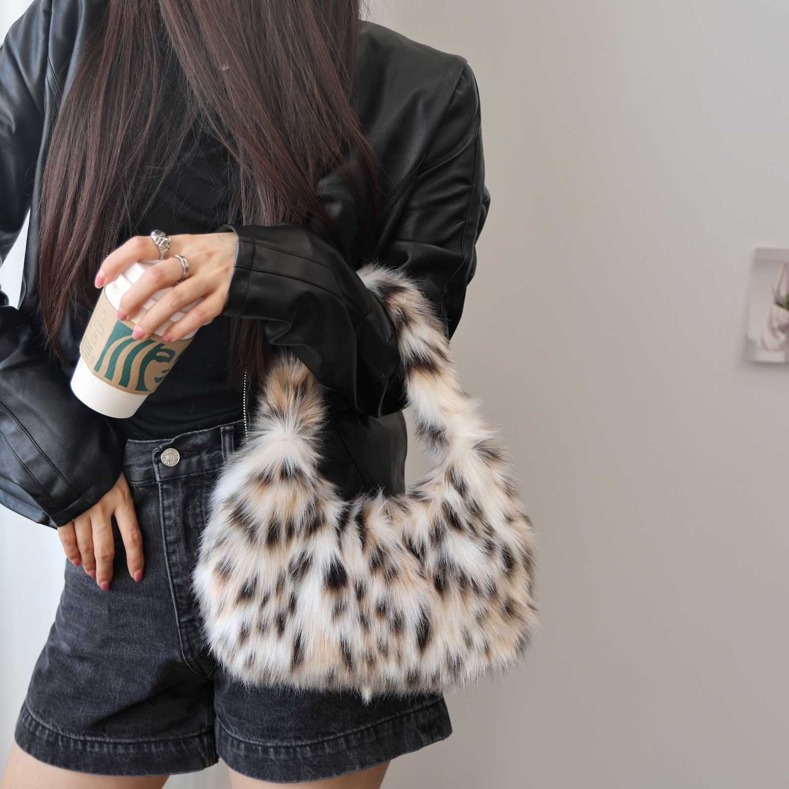 25 New Korean and Japanese Style Autumn Winter Plush Underarm Bag Y2K Hot Girl Style Clutch Leopard Print Bag 5793