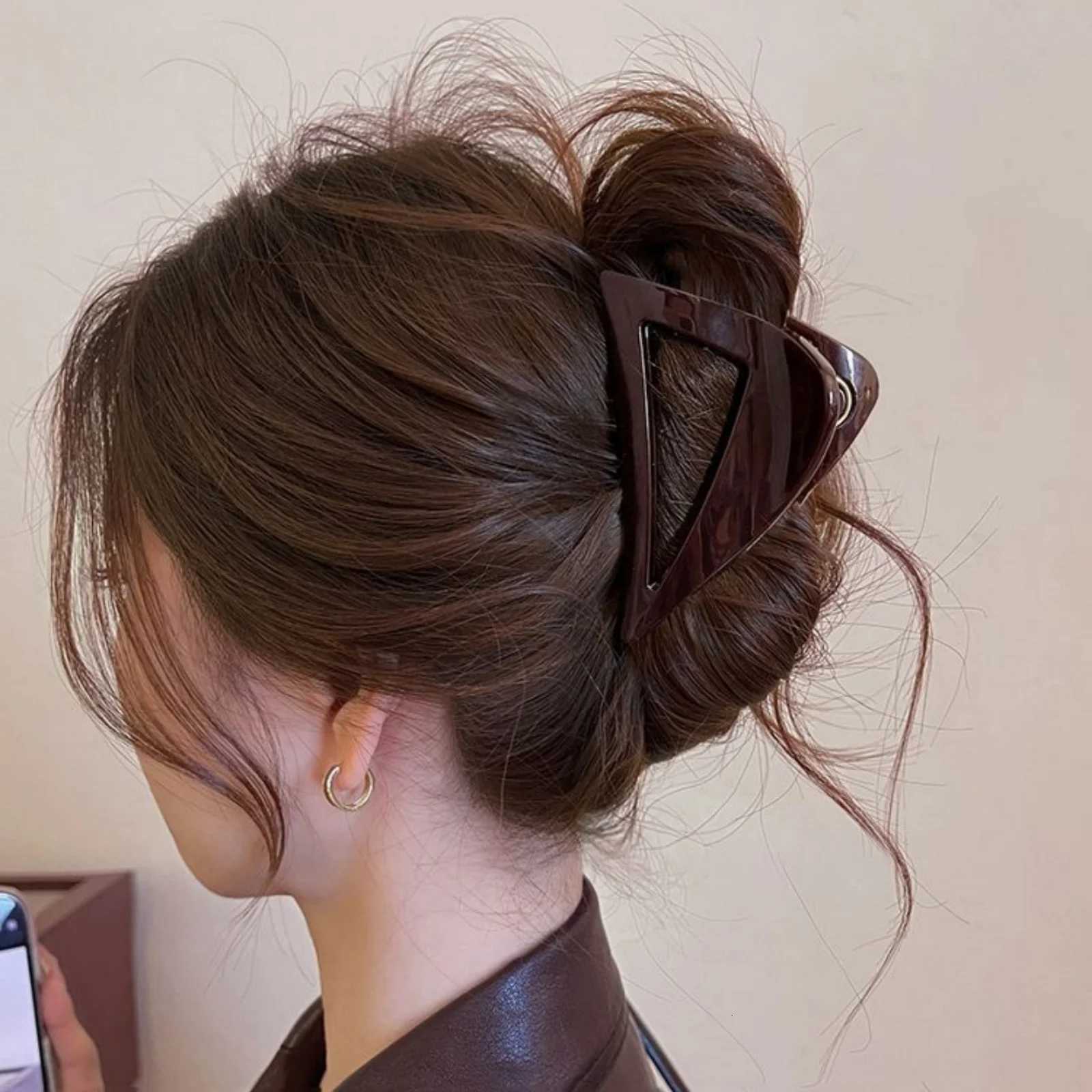 1PC Chocolate Brown Hair Clip Hair Scratcher Premium Shark Clip Back of Head Clip Hair AccessoryW254021